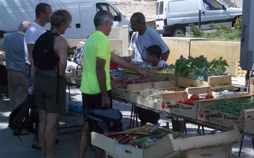 130a_Remoulins_market_
